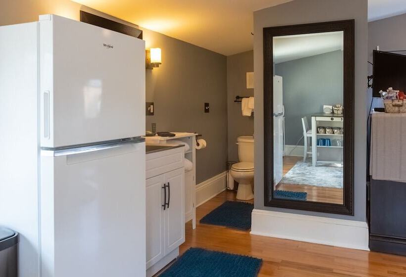 تختخواب و صبحانه Braywood Inn