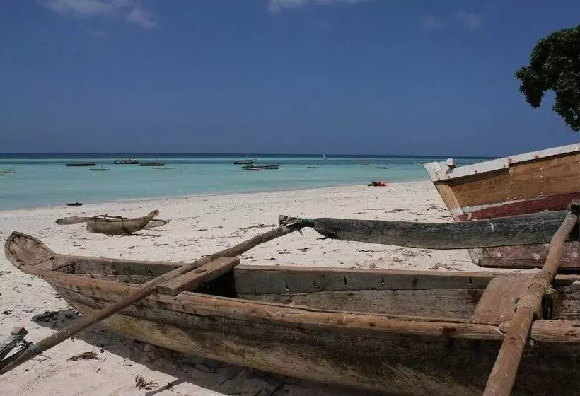 Hotelli Amani Villas Nature Retreat