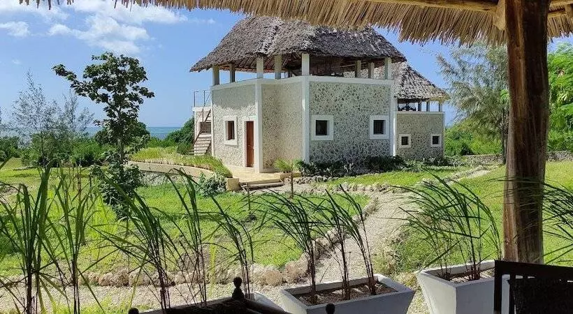 Hotelli Amani Villas Nature Retreat