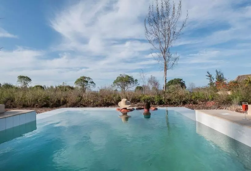 Hotelli Amani Villas Nature Retreat