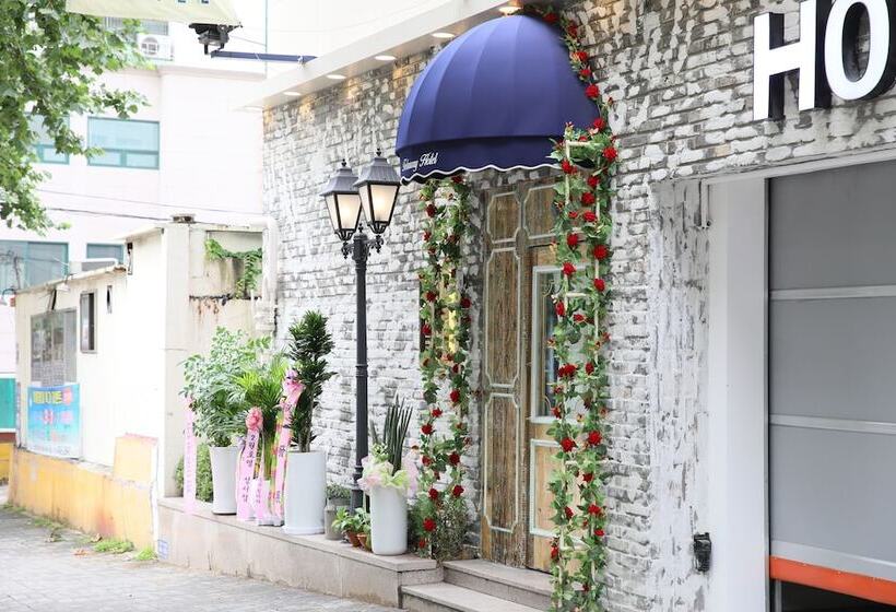 Hotel February Dongdaegu