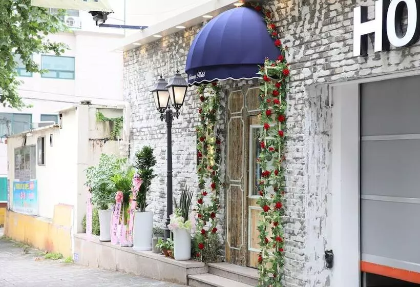 Hotelli February Dongdaegu