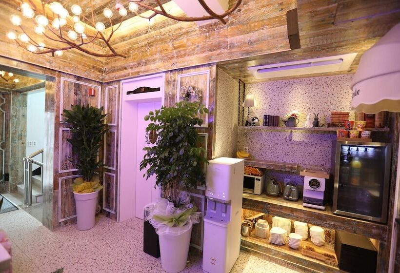 Hotel February Dongdaegu