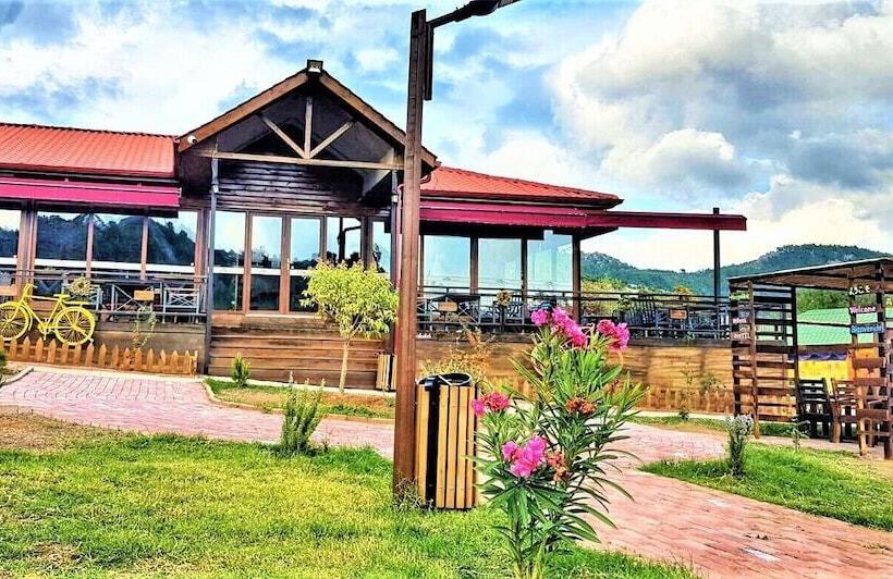 בית מלון כפרי Milyos