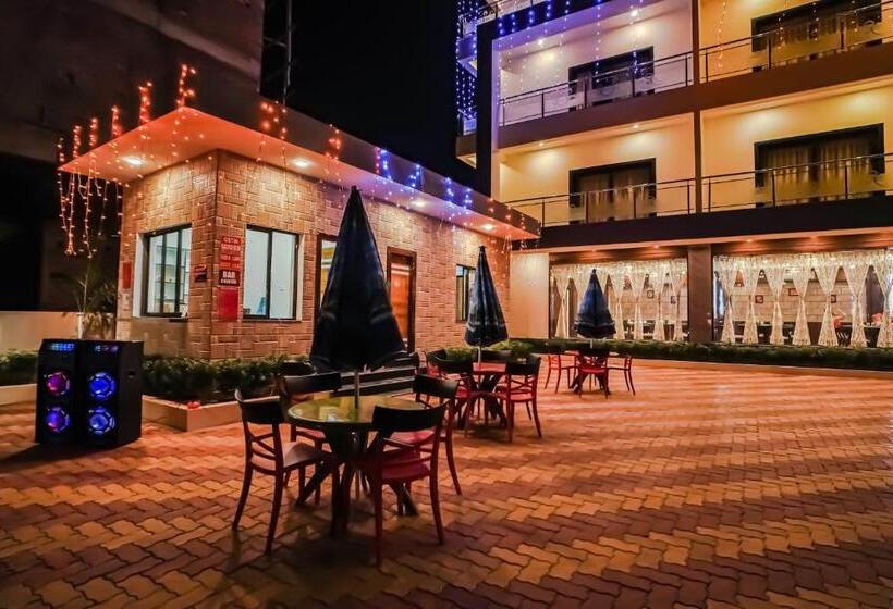 בית מלון כפרי Royal Gitanjali Resorts And Spa