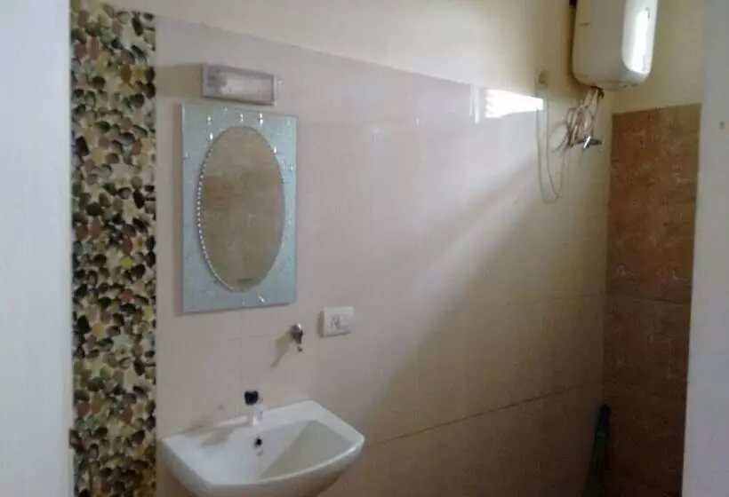 Hotelli The Big Cat Den Resort