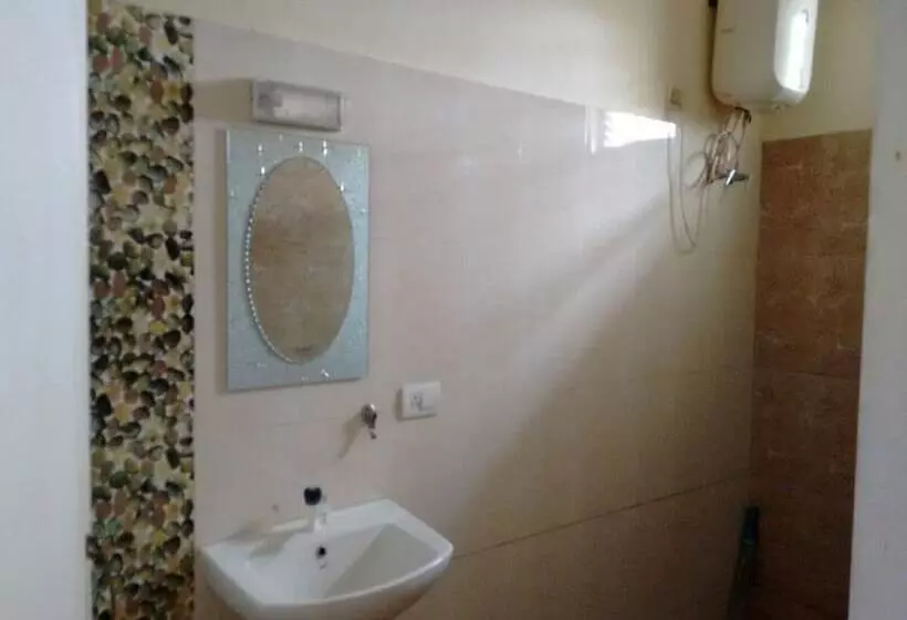 Hotelli The Big Cat Den Resort