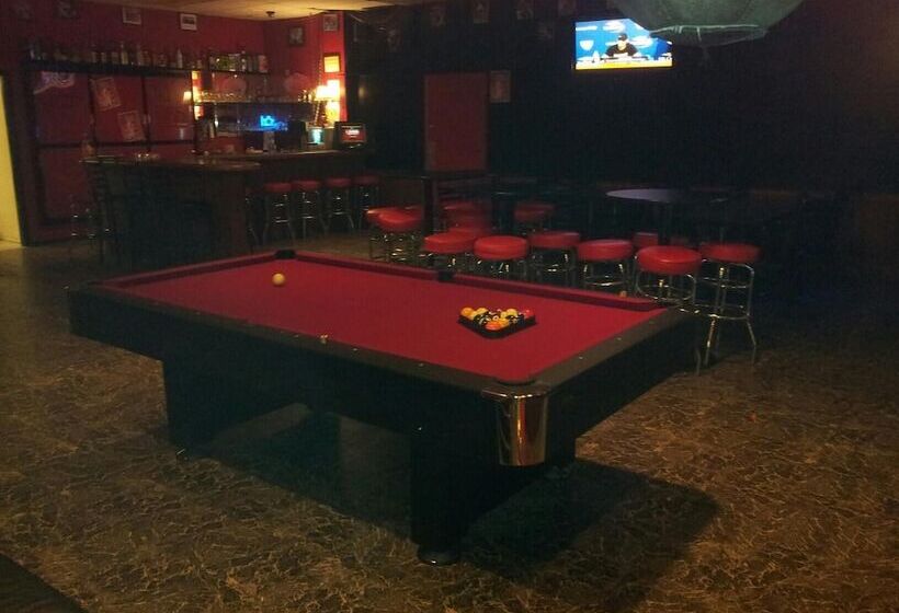 فندق Whitewood Inn