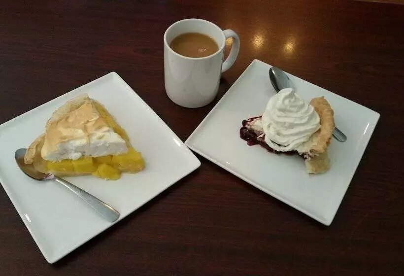 ホテル Whitewood Inn