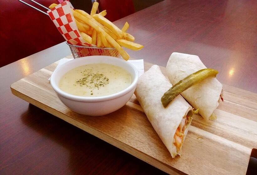 فندق Whitewood Inn