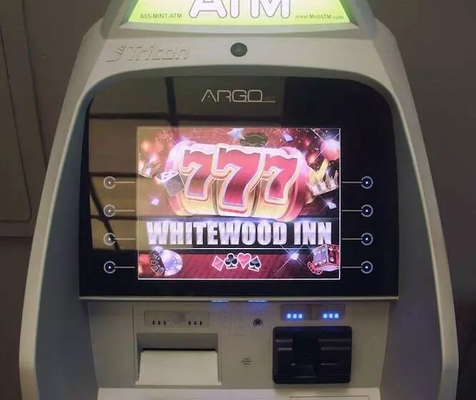 ホテル Whitewood Inn