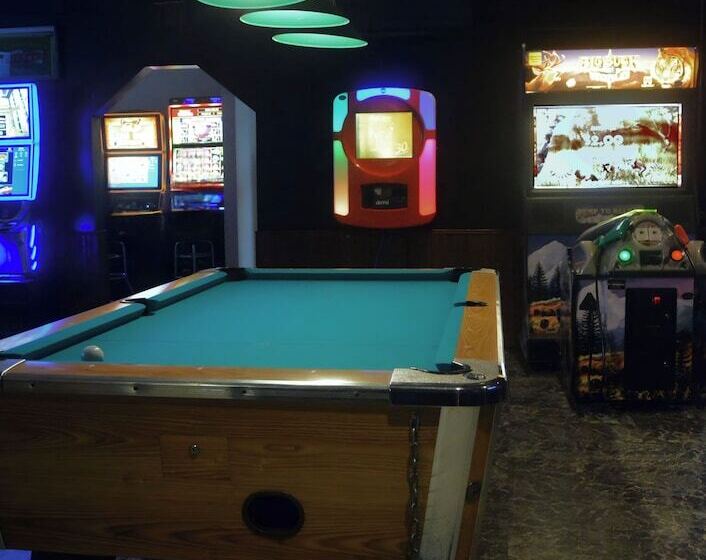 فندق Whitewood Inn