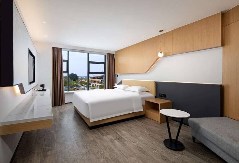 Microtel By Wyndham Miluo Downtown