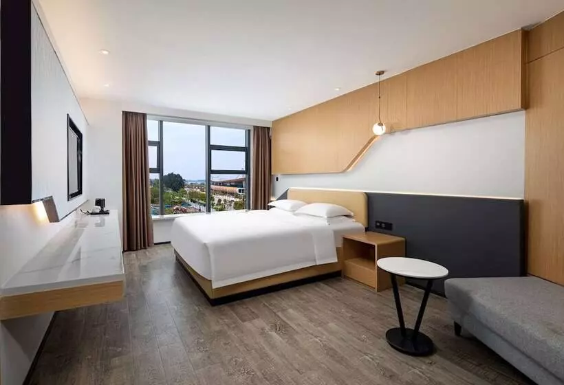 Microtel By Wyndham Miluo Downtown