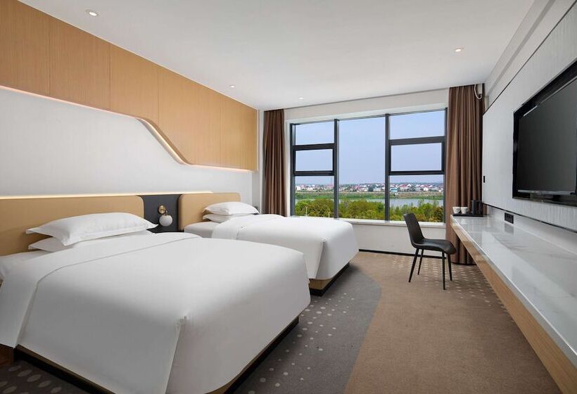 Microtel By Wyndham Miluo Downtown