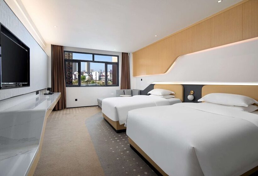 Microtel By Wyndham Miluo Downtown