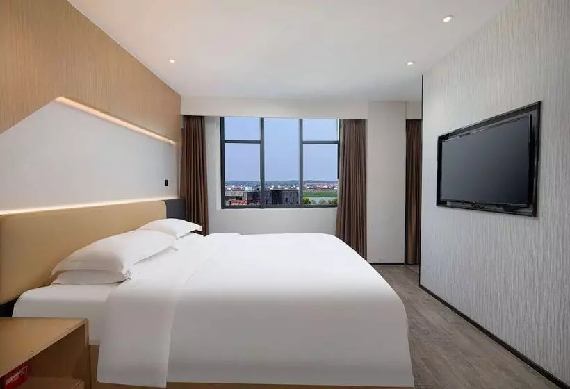 Microtel By Wyndham Miluo Downtown