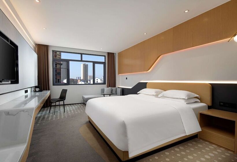 Microtel By Wyndham Miluo Downtown