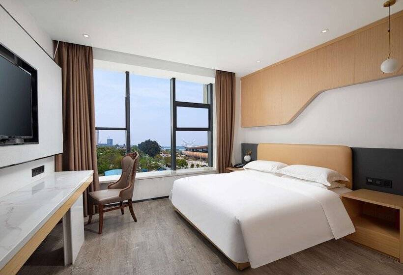 Microtel By Wyndham Miluo Downtown