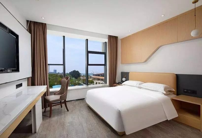 Microtel By Wyndham Miluo Downtown