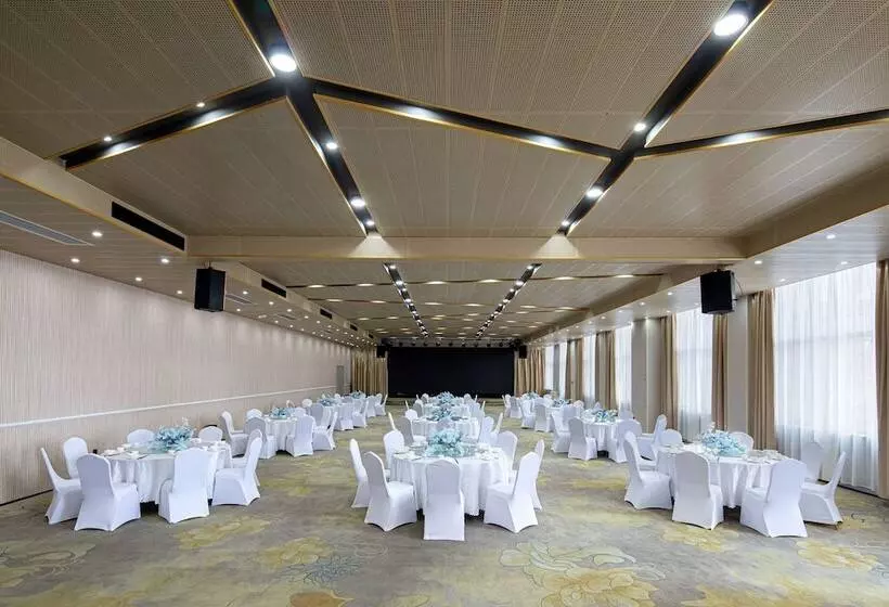 Microtel By Wyndham Miluo Downtown