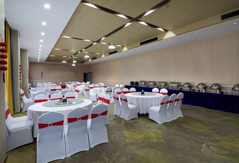 Microtel By Wyndham Miluo Downtown