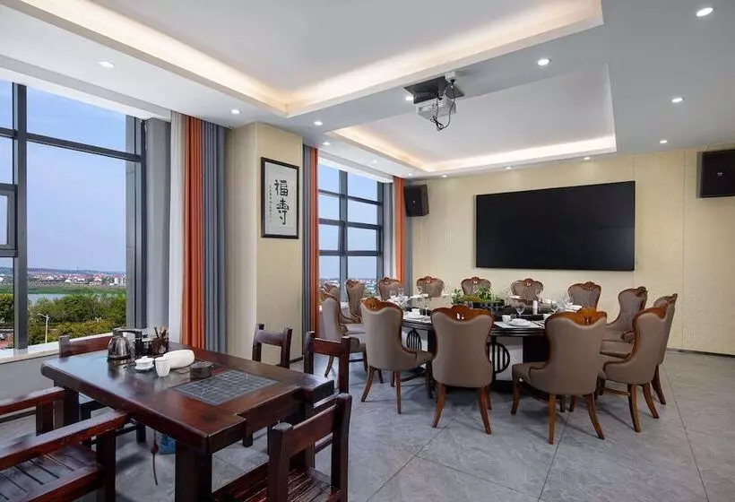 Microtel By Wyndham Miluo Downtown