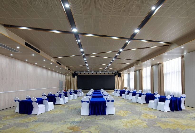 Microtel By Wyndham Miluo Downtown