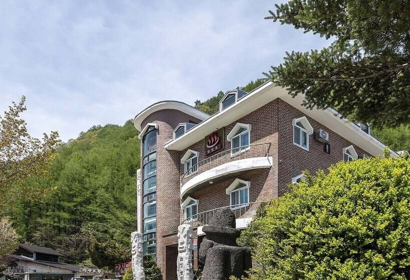 فندق على الطريق Taebaek Woojin