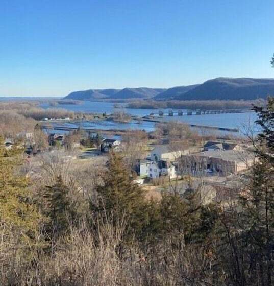 פנסיון Little Bluff Inn