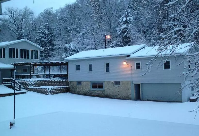 ペンション Little Bluff Inn