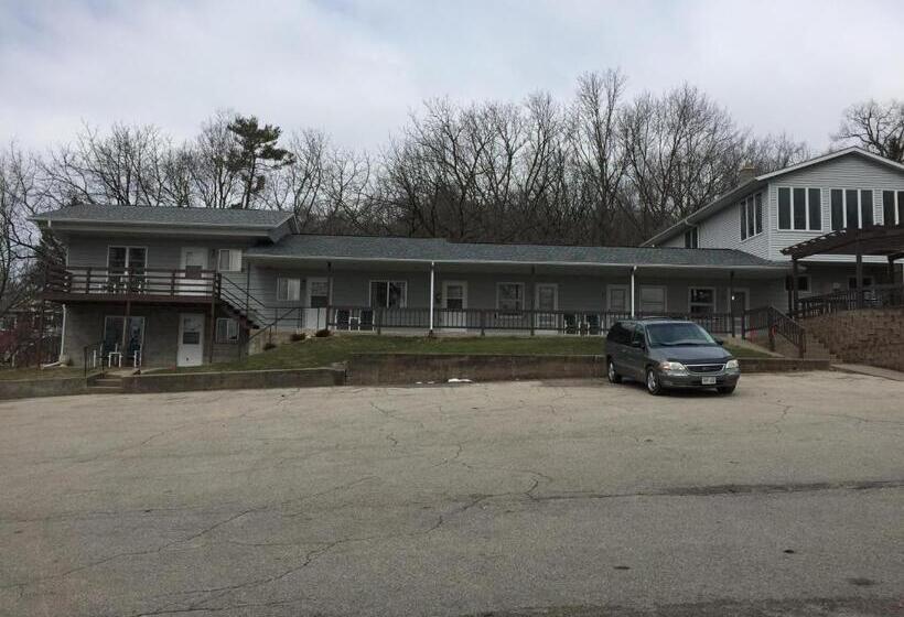 פנסיון Little Bluff Inn