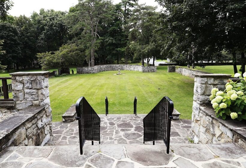 بنسيون Surrey Williamson Inn