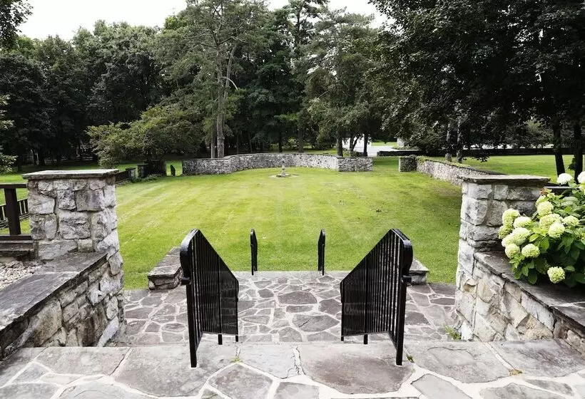 ペンション Surrey Williamson Inn