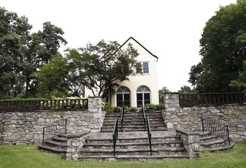 ペンション Surrey Williamson Inn