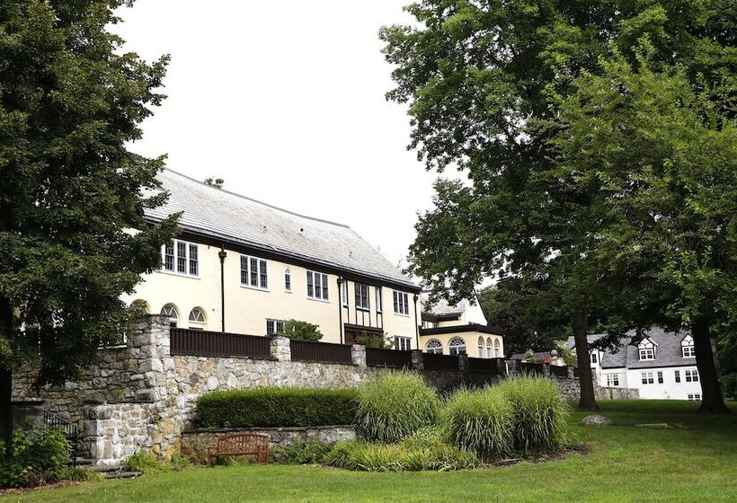 بنسيون Surrey Williamson Inn