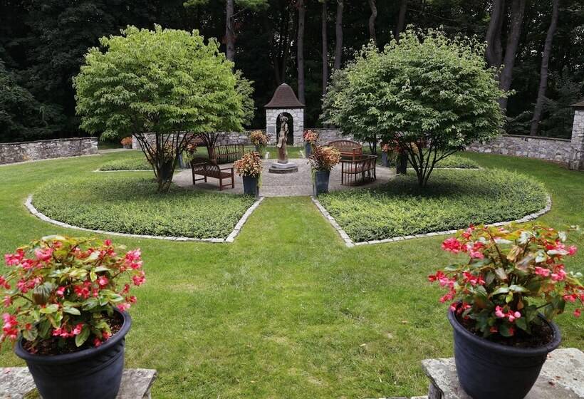 بنسيون Surrey Williamson Inn