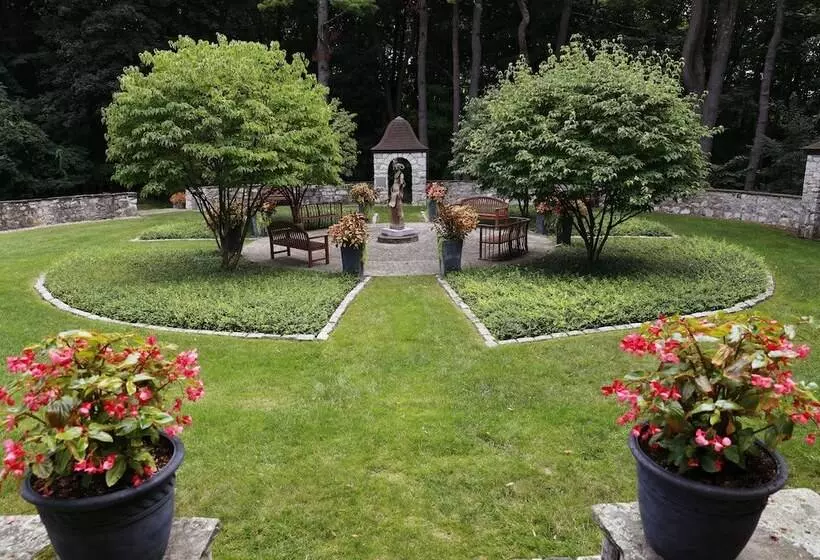 ペンション Surrey Williamson Inn