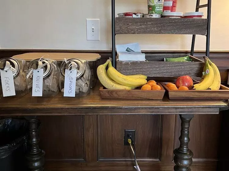 ペンション Surrey Williamson Inn