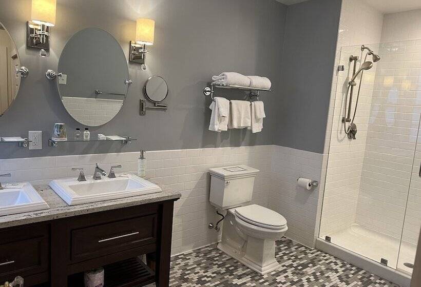 بنسيون Surrey Williamson Inn