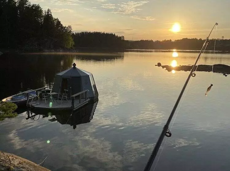 Majatalo Yggdrasil Igloo Water Huts