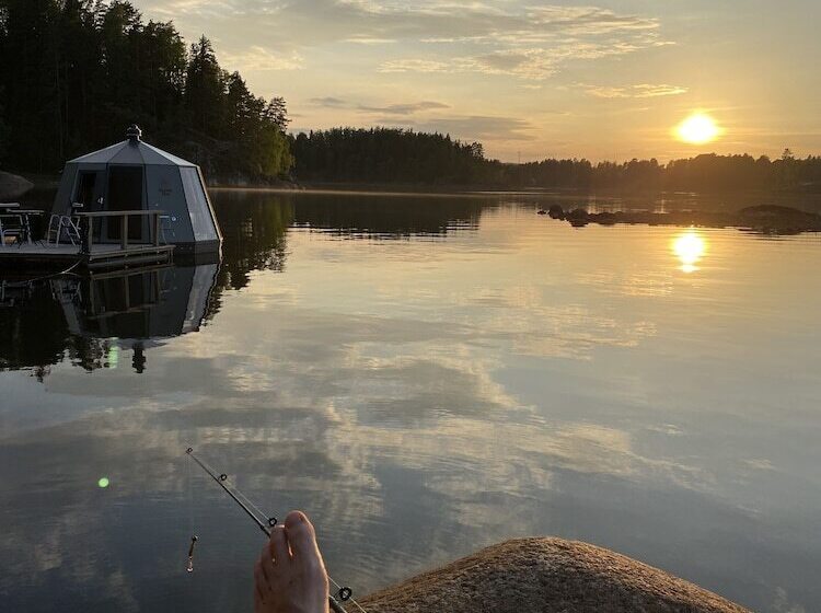 Pensió Yggdrasil Igloo Water Huts