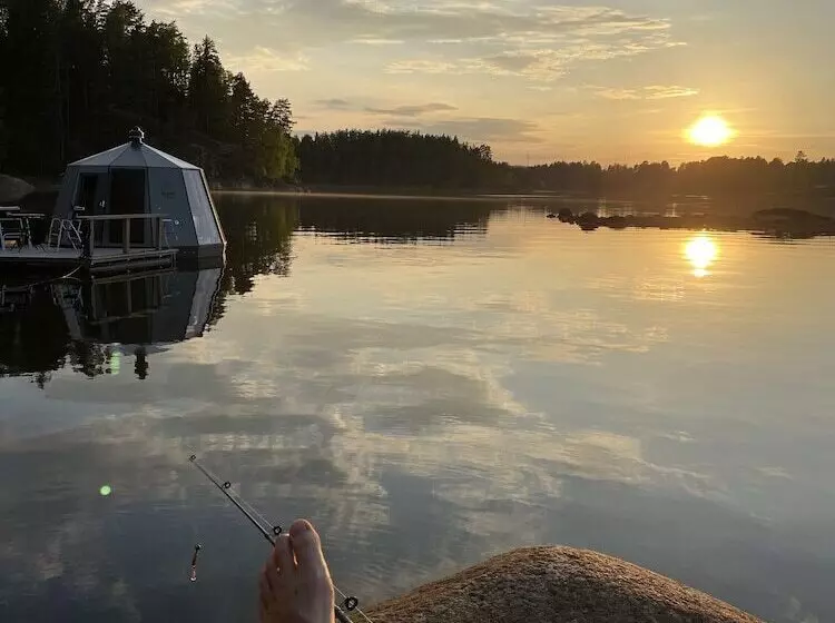 Majatalo Yggdrasil Igloo Water Huts
