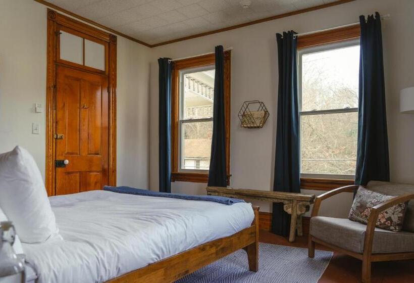 The North Branch Inn