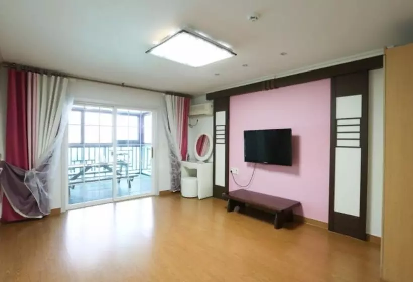 Geojedo Gyejeoryeohaeng Pension