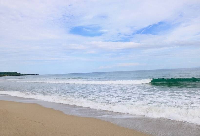 호텔 Cocoons Club Laiya