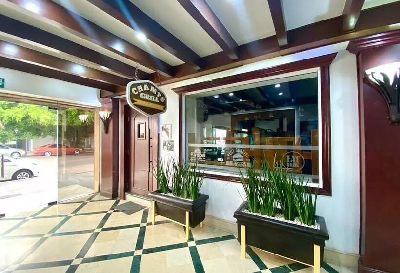 ホテル Wyndham Garden Los Mochis Plaza Inn