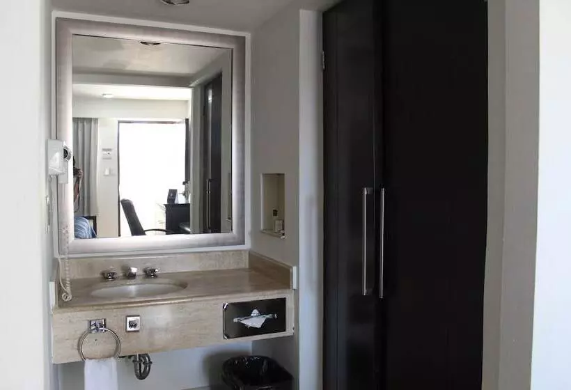 ホテル Wyndham Garden Los Mochis Plaza Inn
