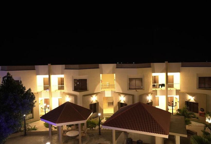 בית מלון כפרי The Sky Imperial Bapu’s Resort