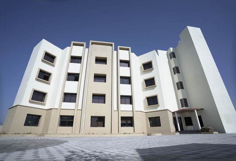 בית מלון כפרי The Sky Imperial Bapu’s Resort